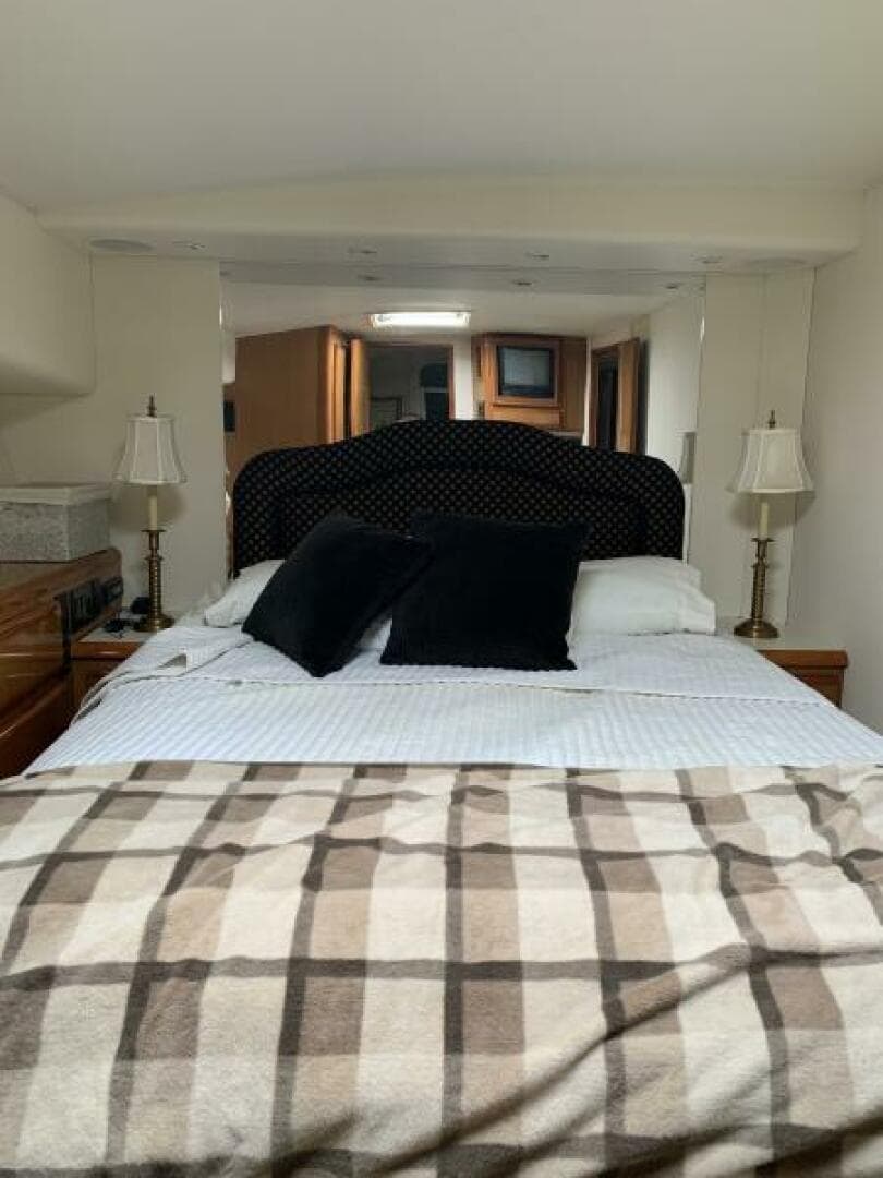 2000 Viking 50 Convertible Sportfish — photo 25