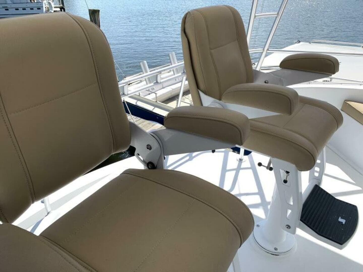 2000 Viking 50 Convertible Sportfish — photo 46