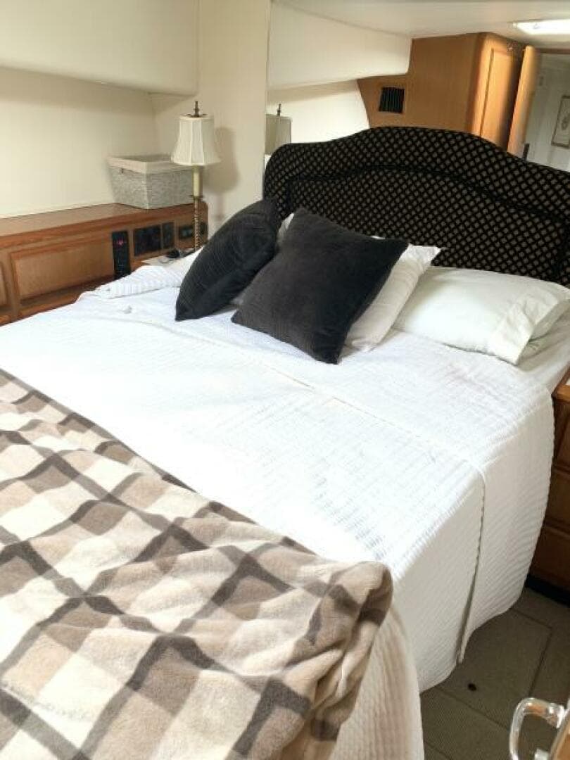 2000 Viking 50 Convertible Sportfish — photo 24