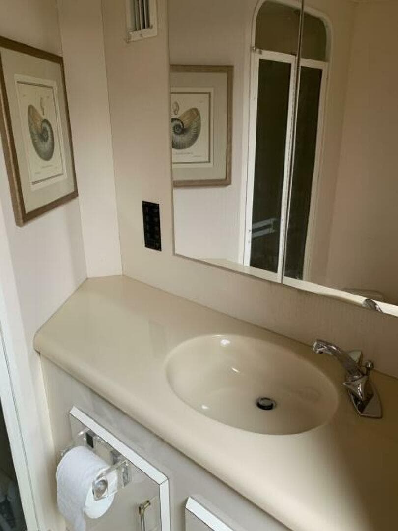 2000 Viking 50 Convertible Sportfish — photo 26