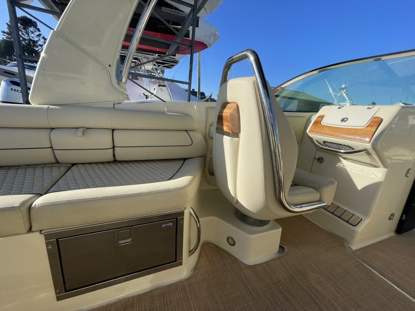 2020 Chris-Craft Launch 28 GT — photo 15