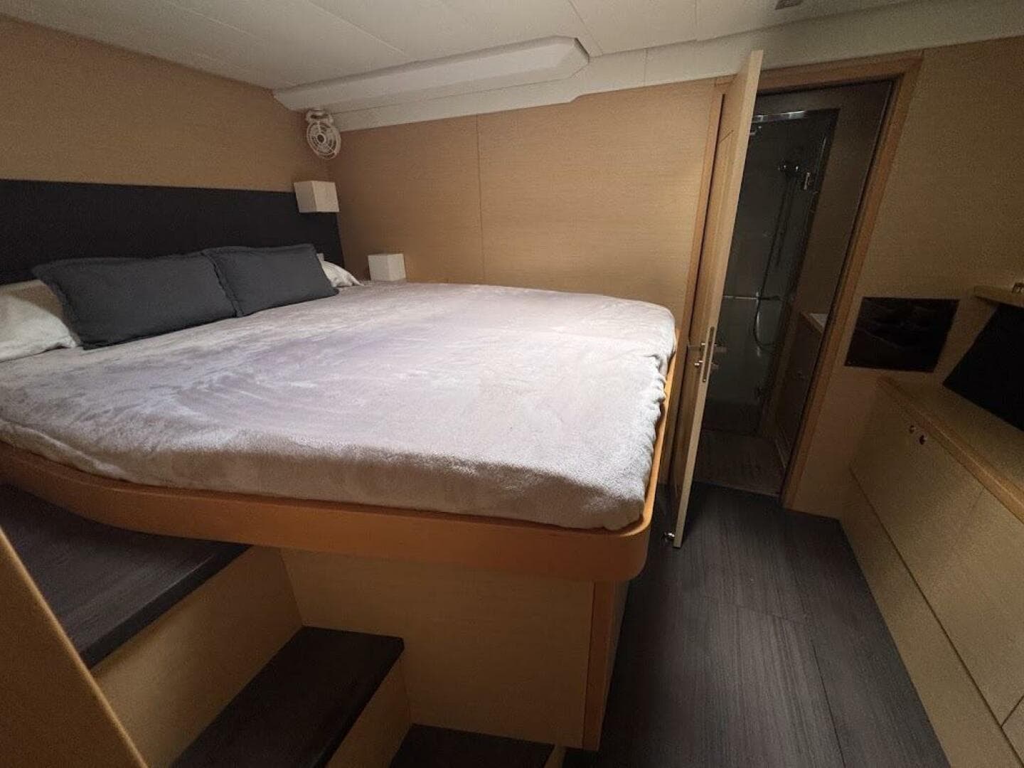 2015 Lagoon — photo 17