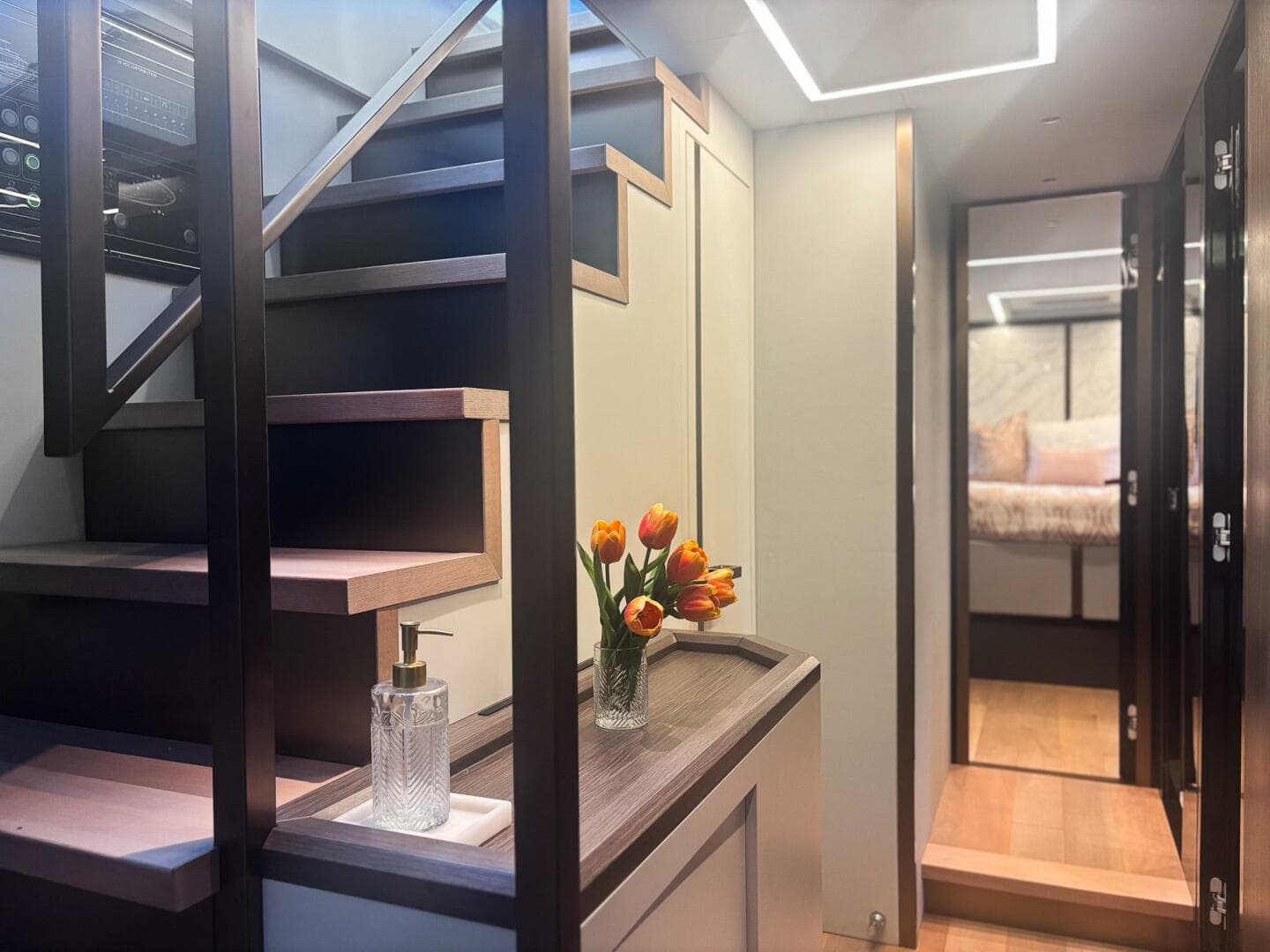 2024 Explorer 62 — photo 8