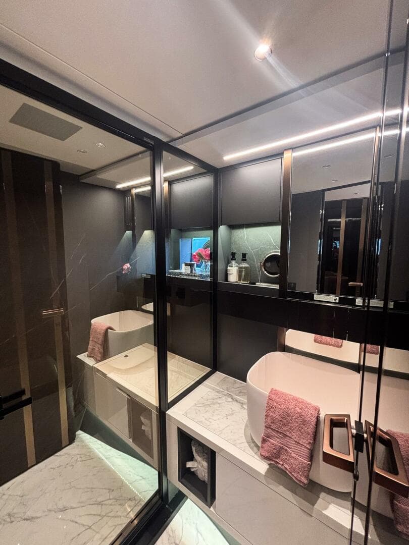 2024 Explorer 62 — photo 10