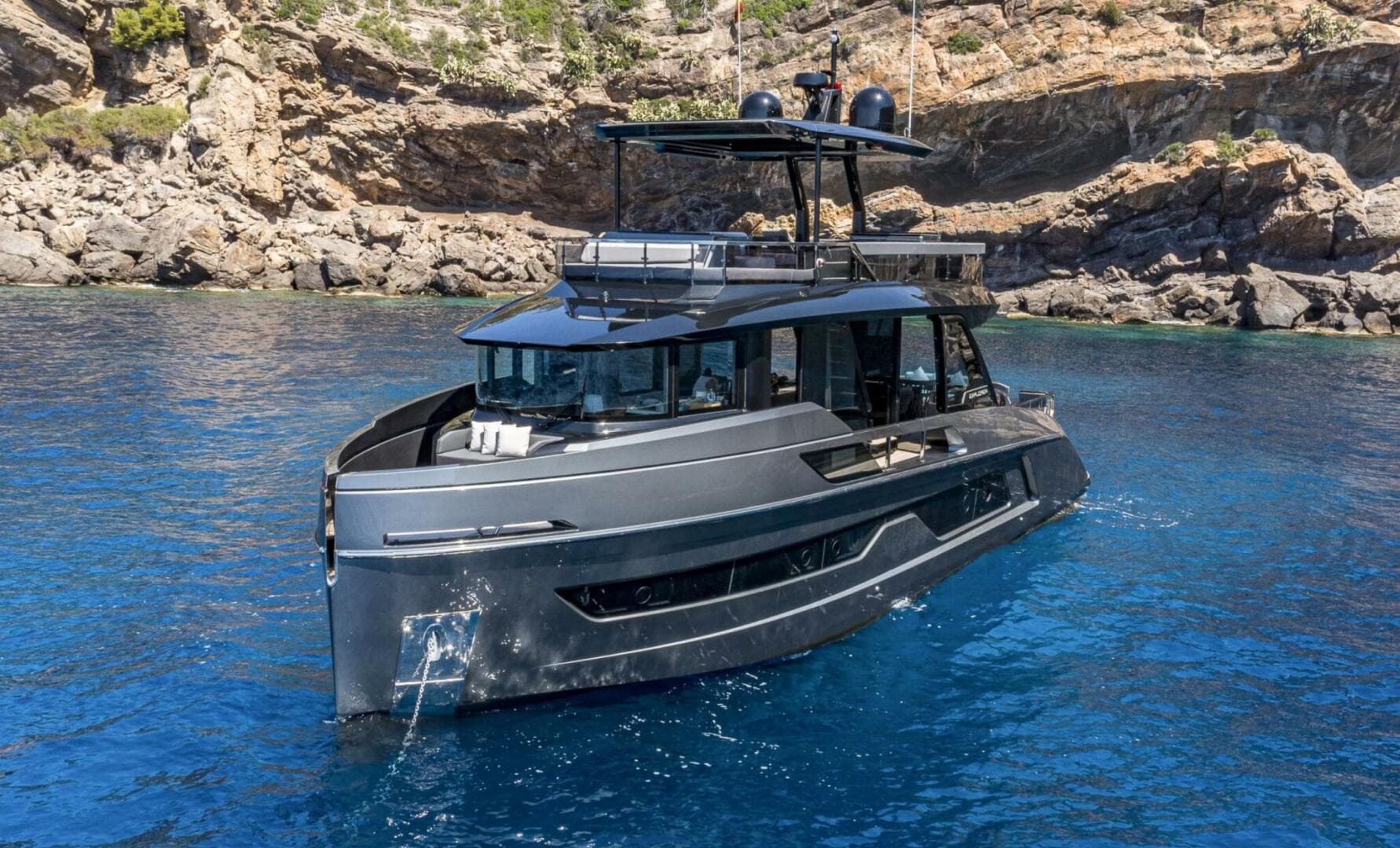 2024 Explorer 62 — photo 2