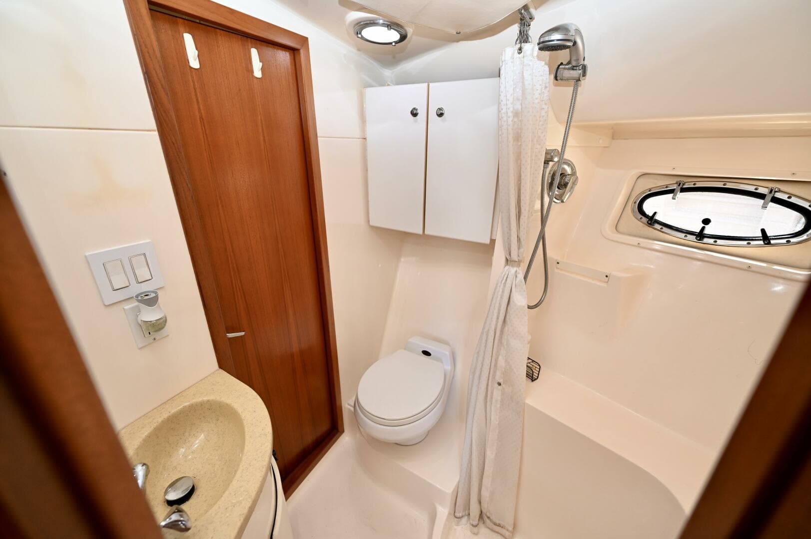 2000 Tiara Yachts 3500 Express — photo 21