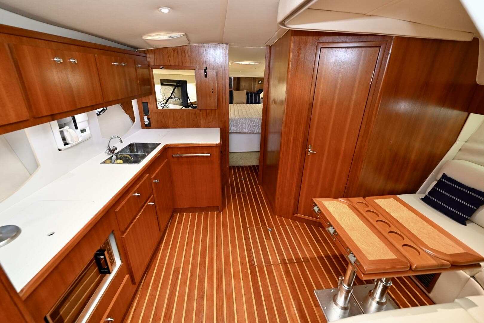 2000 Tiara Yachts 3500 Express — photo 12