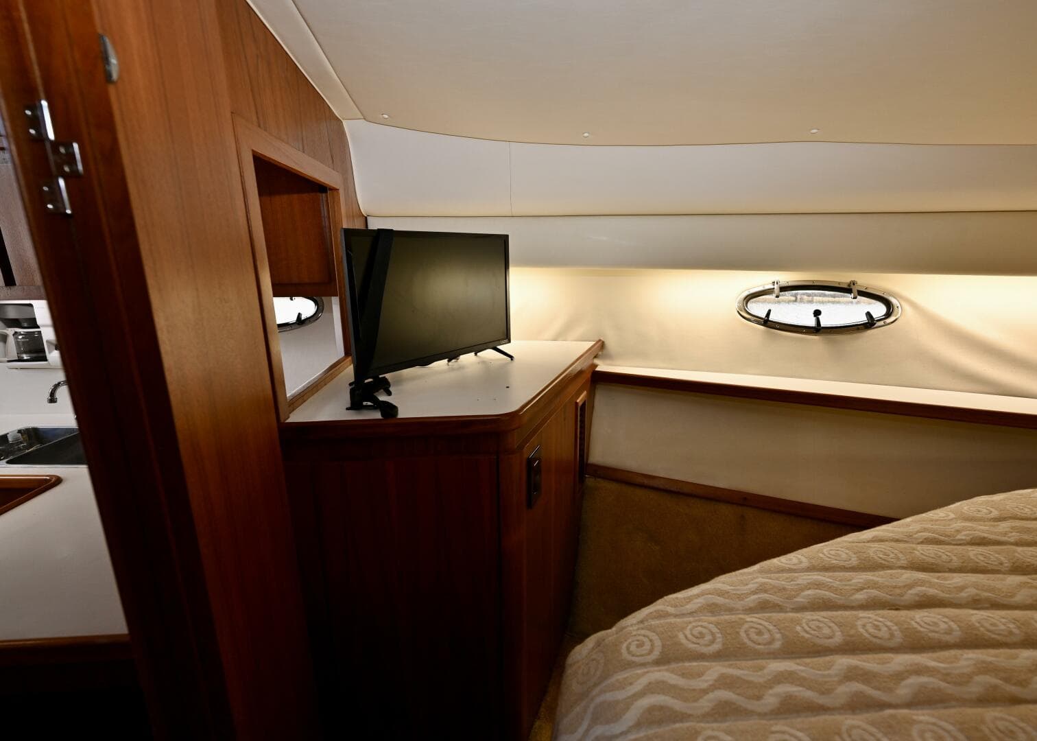 2000 Tiara Yachts 3500 Express — photo 19