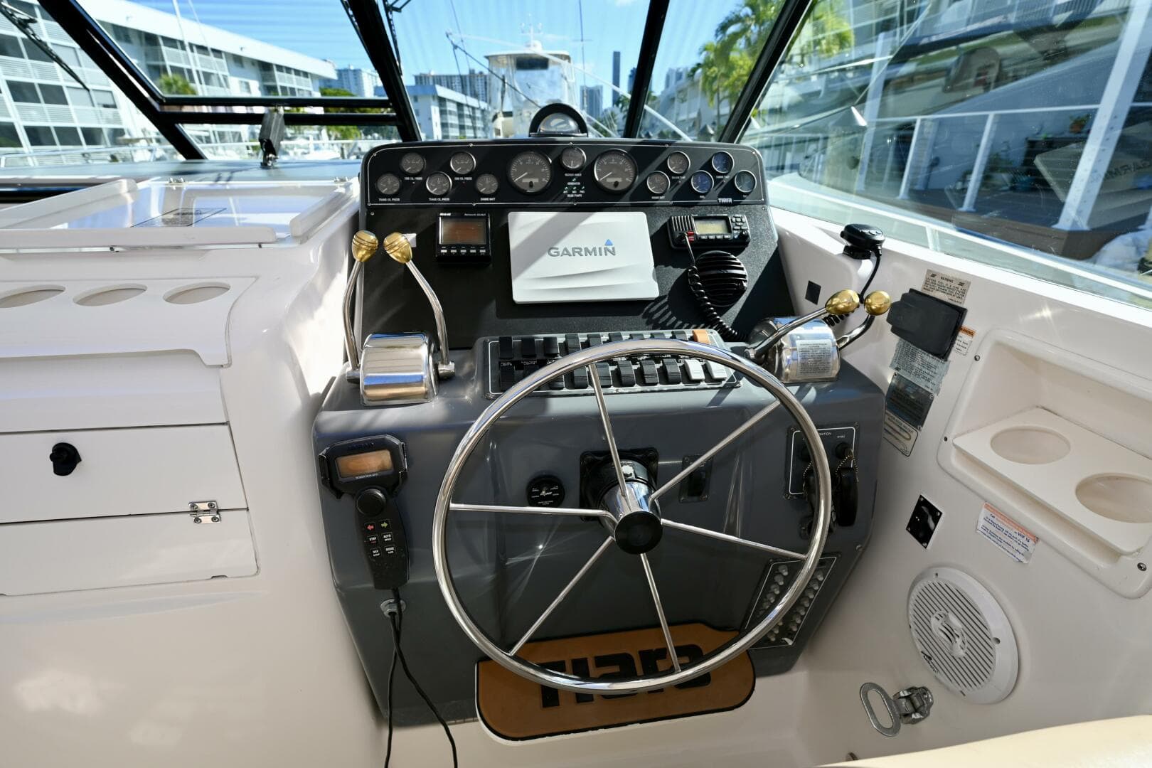 2000 Tiara Yachts 3500 Express — photo 11