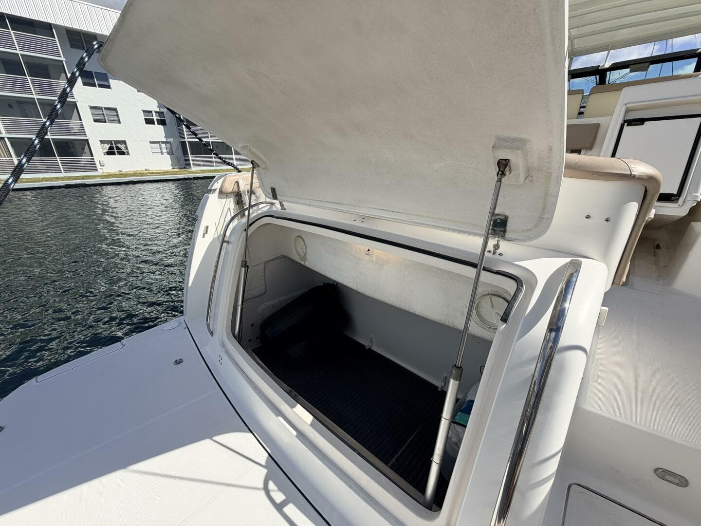 2000 Tiara Yachts 3500 Express — photo 29