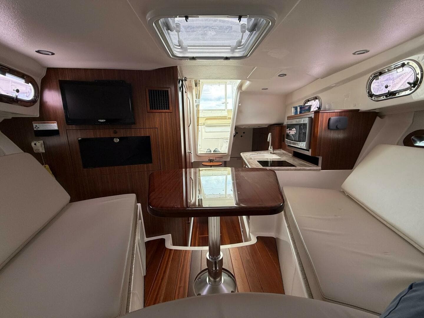 2017 Pursuit OS 325 Offshore — photo 25