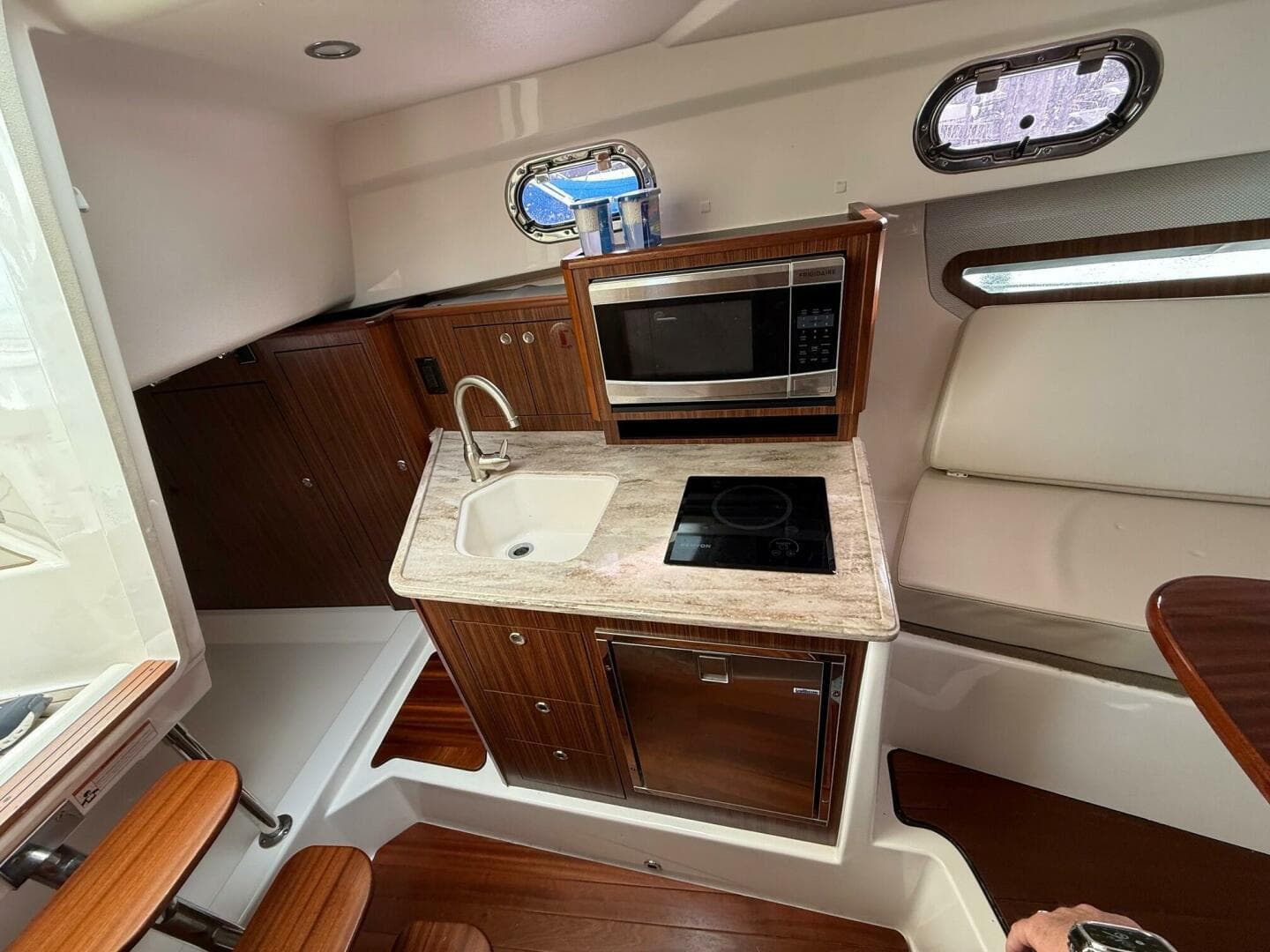 2017 Pursuit OS 325 Offshore — photo 26