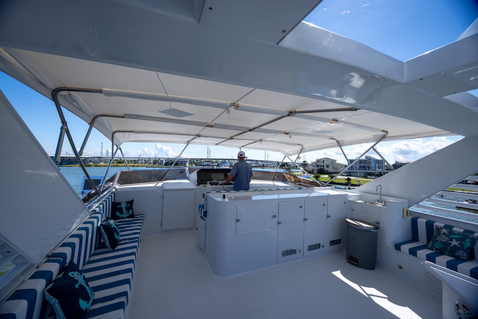 1987 Broward 104 — photo 2