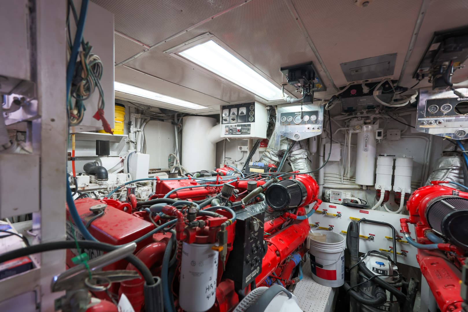 1987 Broward 104 — photo 3