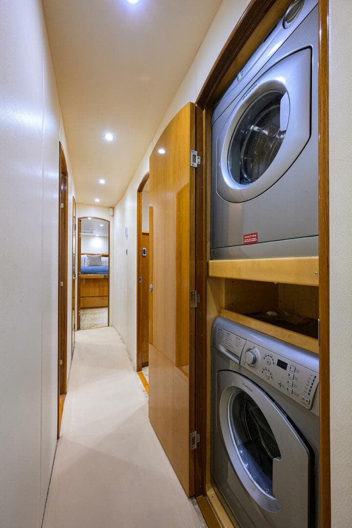 2014 Viking Enclosed Bridge — photo 20