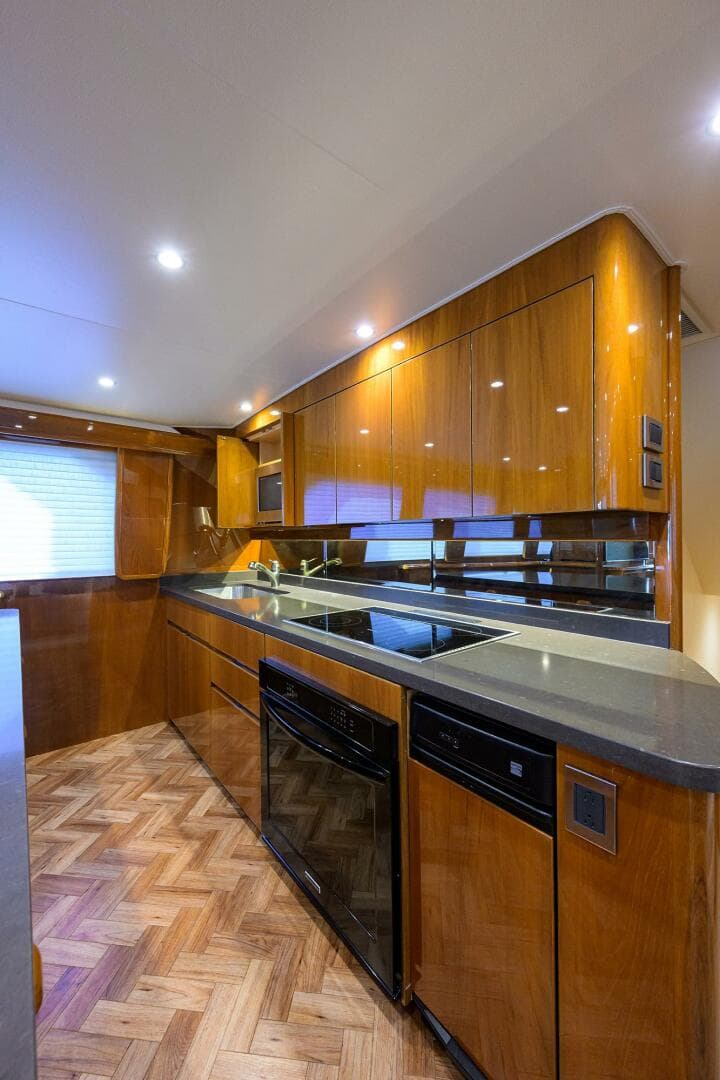 2014 Viking Enclosed Bridge — photo 17