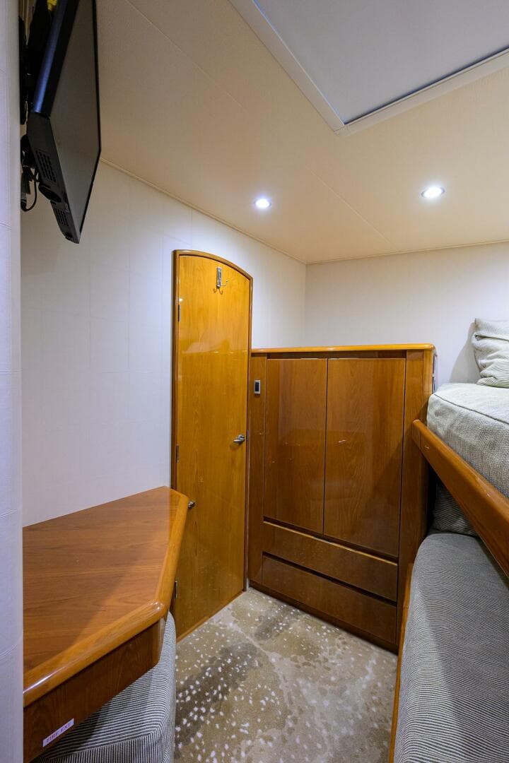 2014 Viking Enclosed Bridge — photo 41