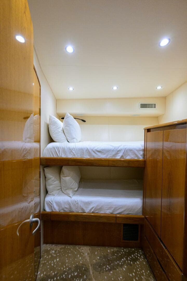 2014 Viking Enclosed Bridge — photo 32