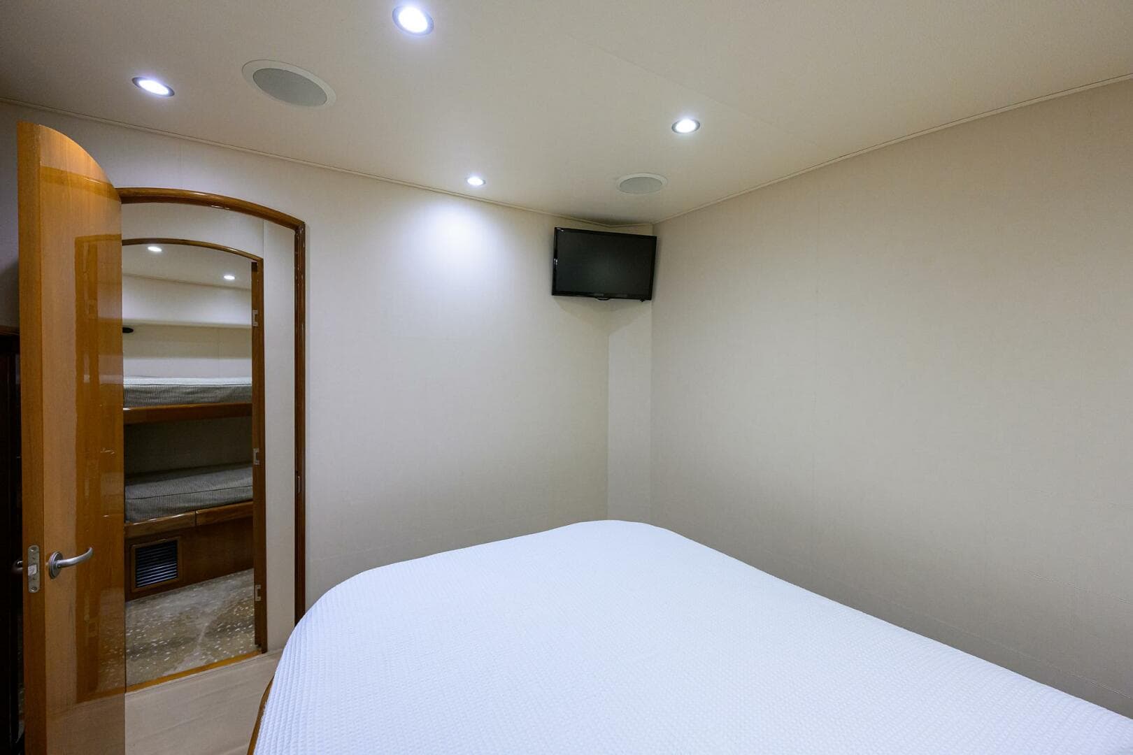 2014 Viking Enclosed Bridge — photo 38