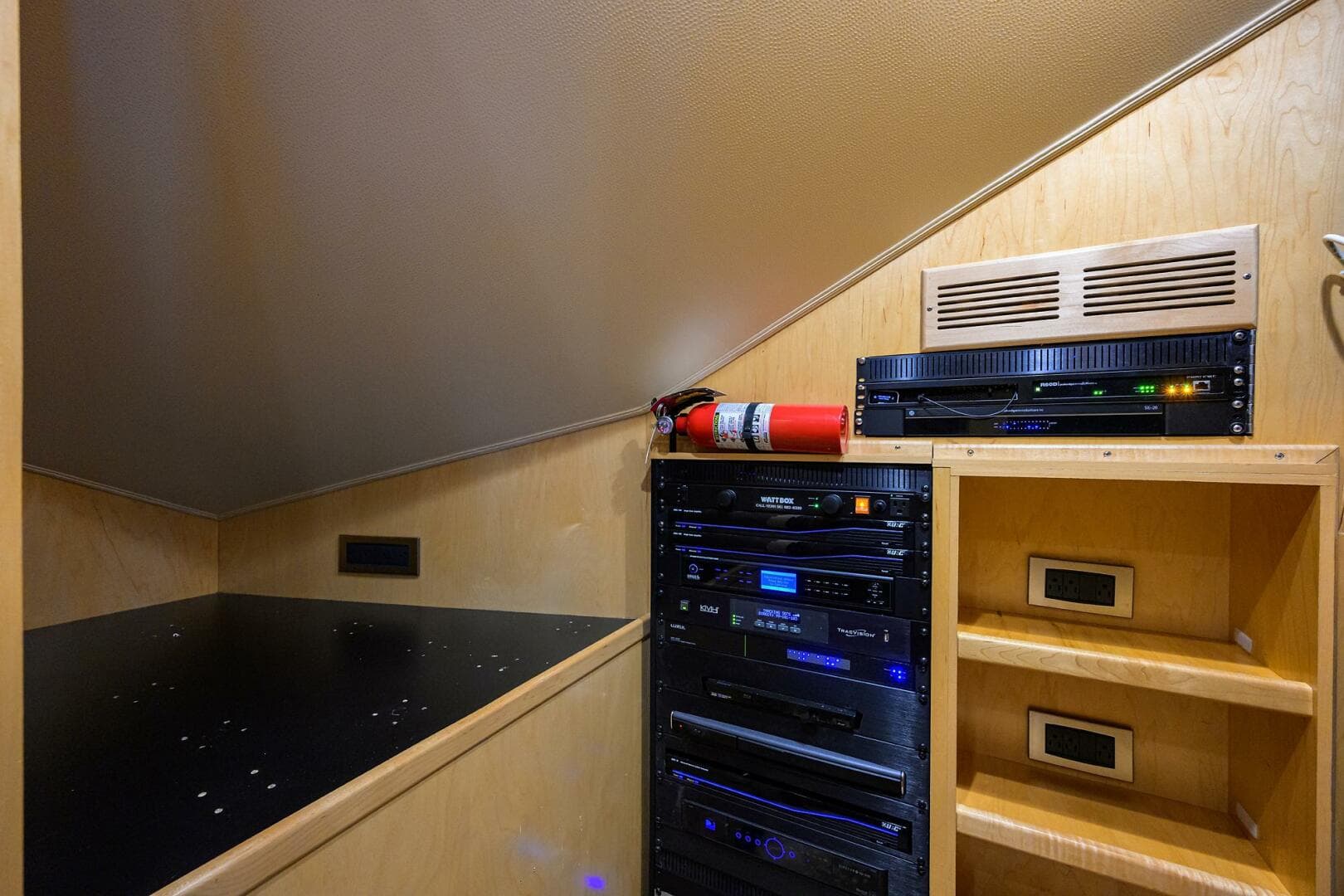 2014 Viking Enclosed Bridge — photo 18