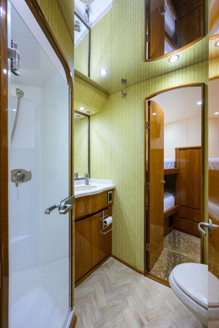 2014 Viking Enclosed Bridge — photo 36