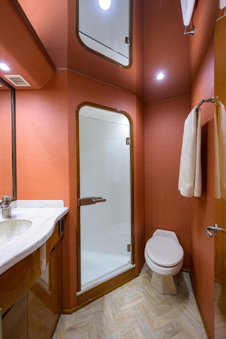 2014 Viking Enclosed Bridge — photo 31