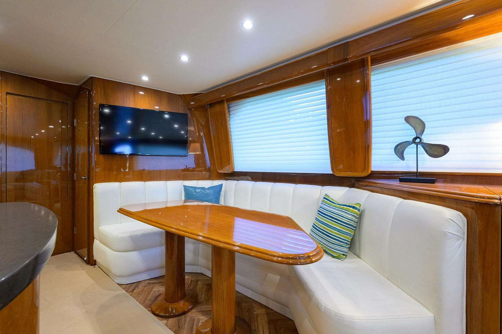 2014 Viking Enclosed Bridge — photo 12