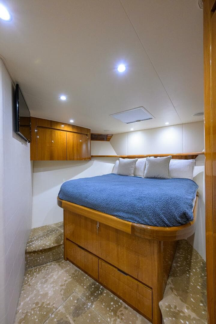 2014 Viking Enclosed Bridge — photo 30