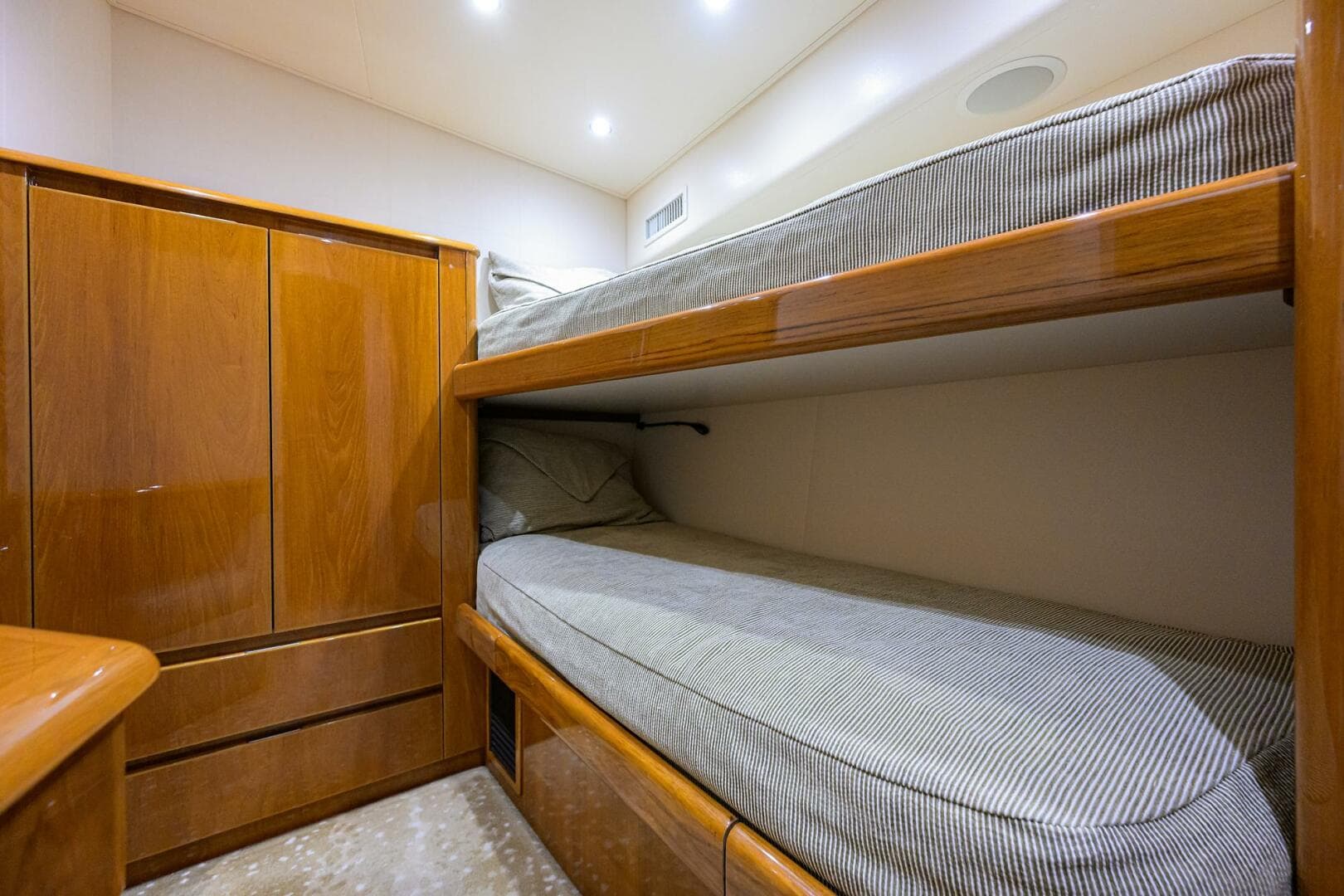 2014 Viking Enclosed Bridge — photo 40