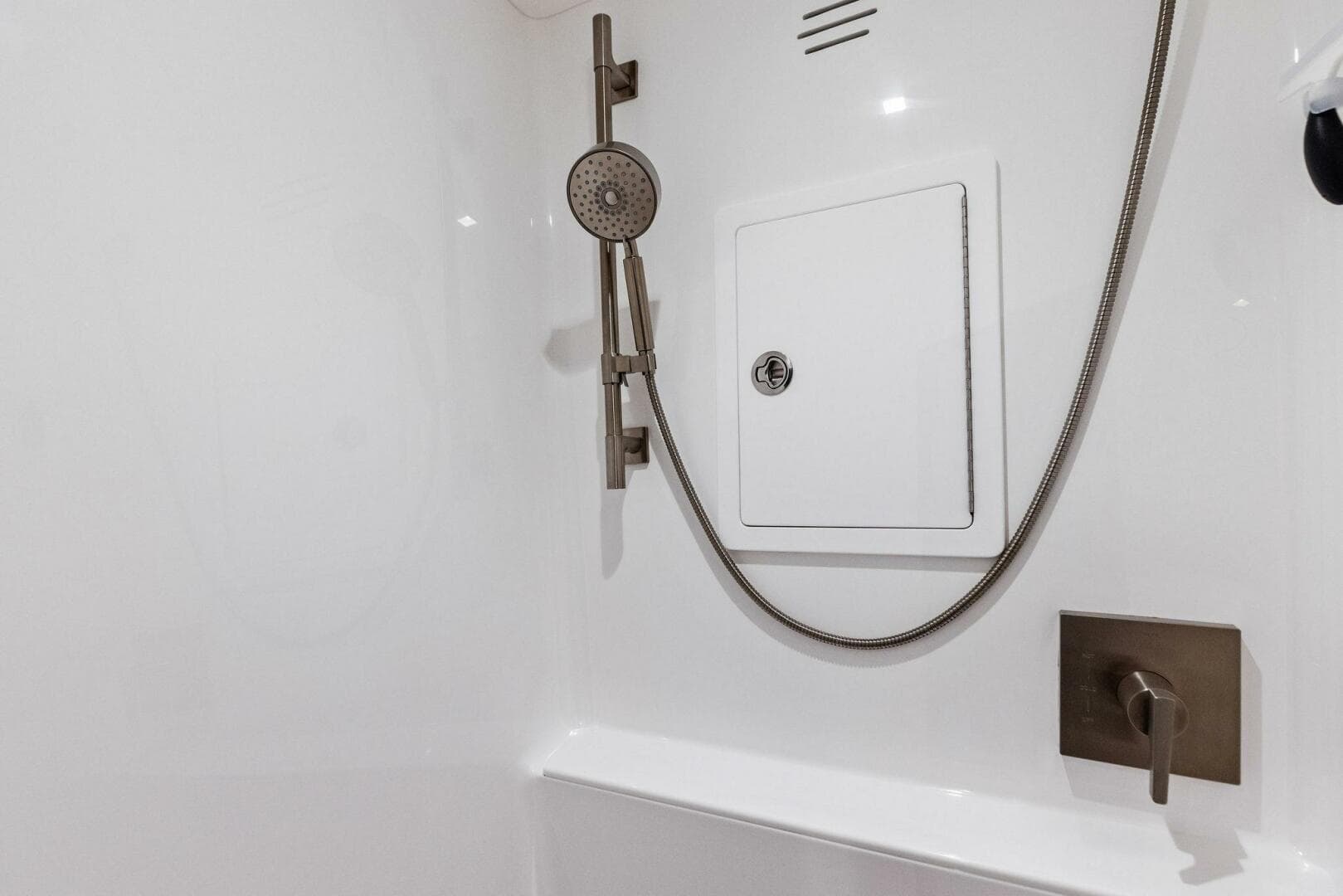 2026 Viking 82 Convertible — photo 75