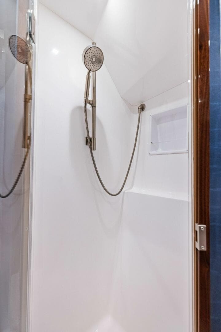 2026 Viking 82 Convertible — photo 96