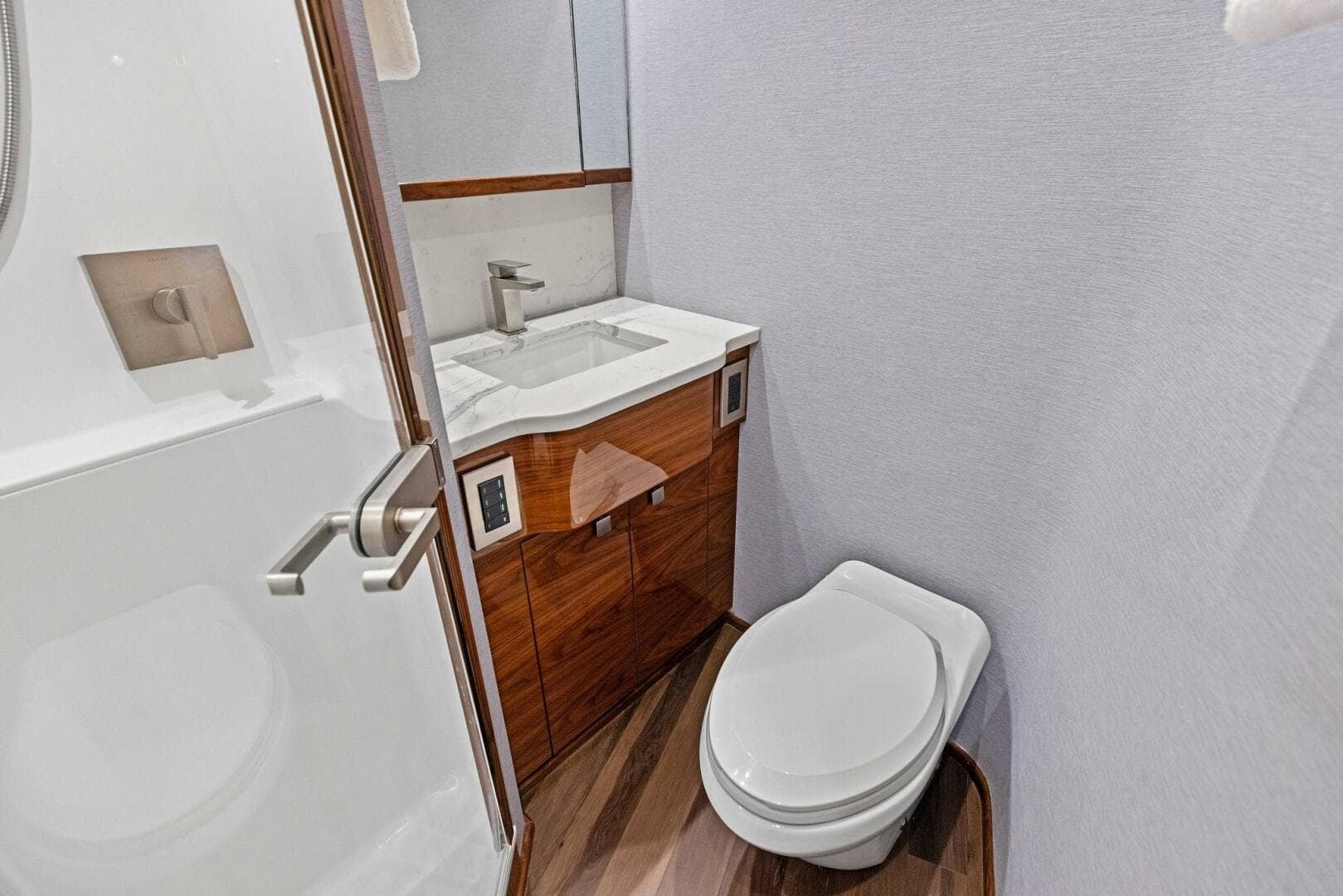 2026 Viking 82 Convertible — photo 70