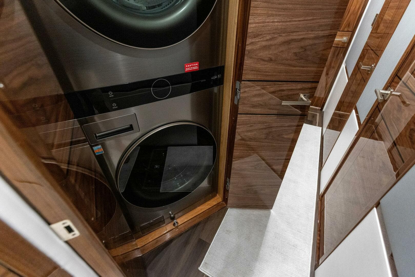 2026 Viking 82 Convertible — photo 87