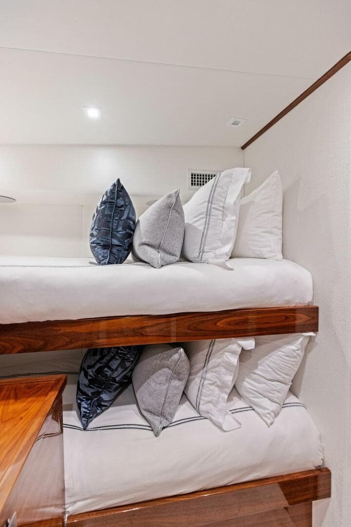 2026 Viking 82 Convertible — photo 64