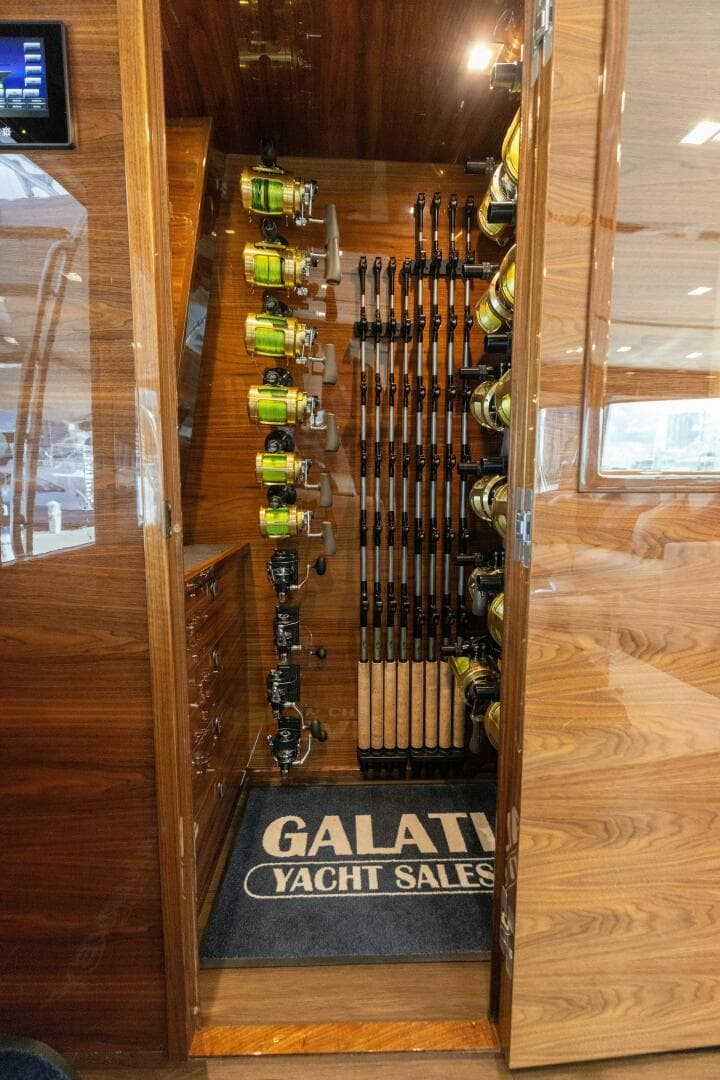 2026 Viking 82 Convertible — photo 37