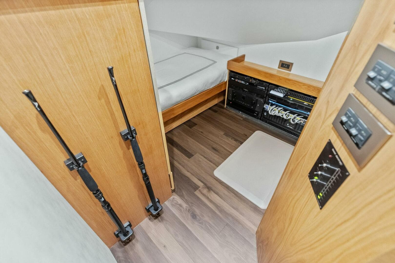 2026 Viking 82 Convertible — photo 31