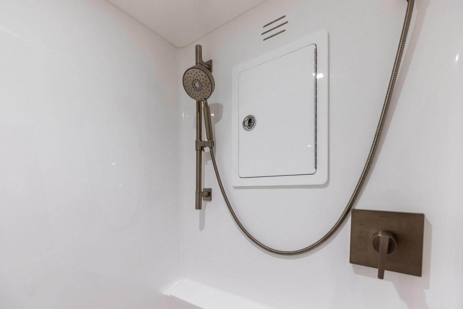 2026 Viking 82 Convertible — photo 63