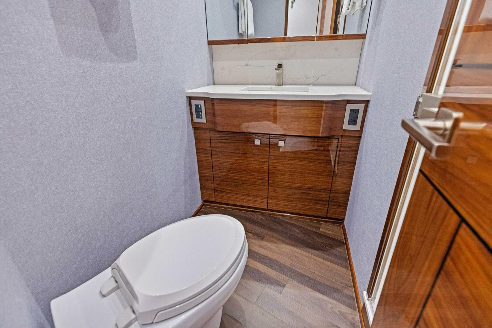 2026 Viking 82 Convertible — photo 79