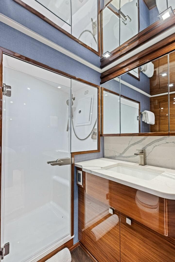 2026 Viking 82 Convertible — photo 62