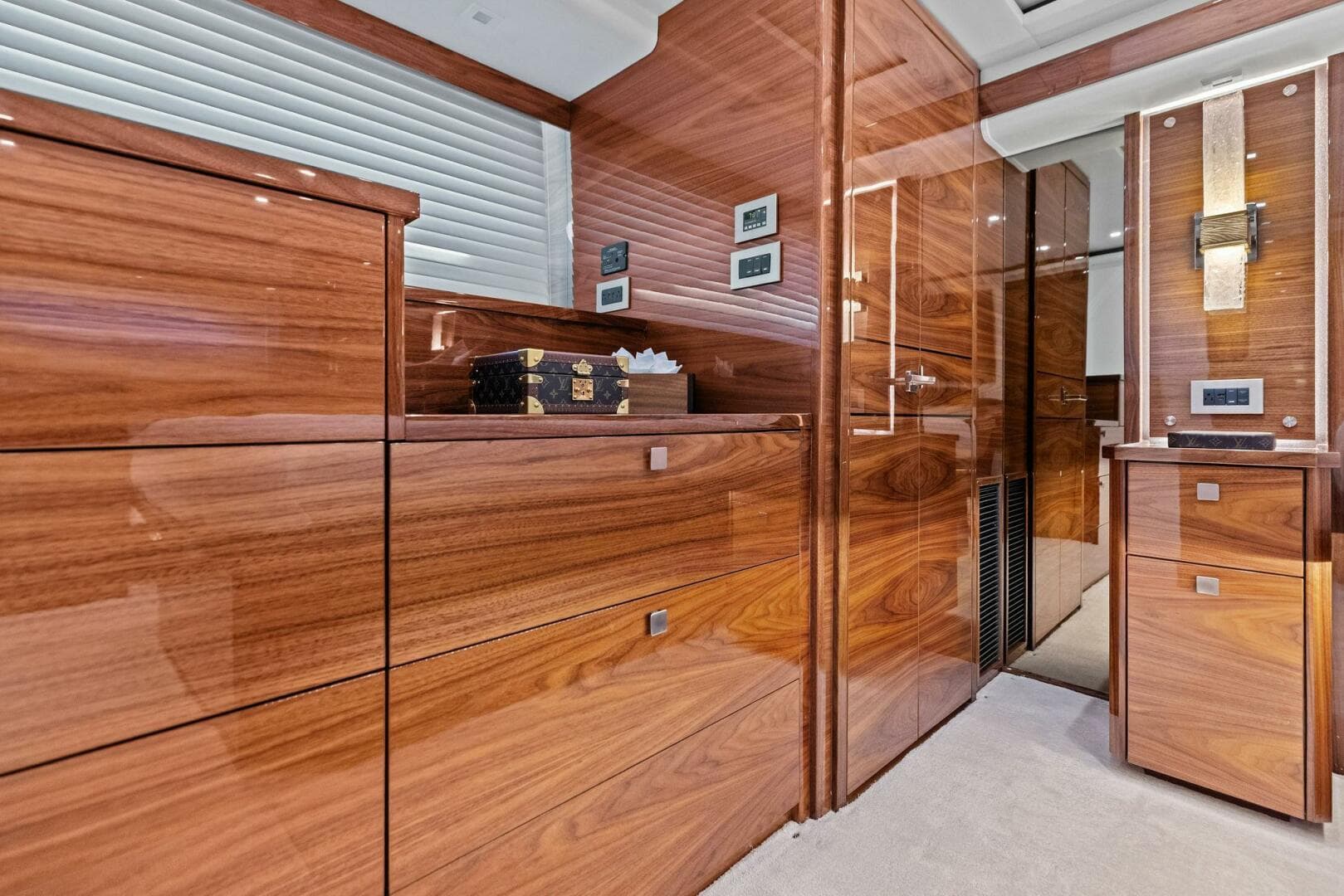 2026 Viking 82 Convertible — photo 46