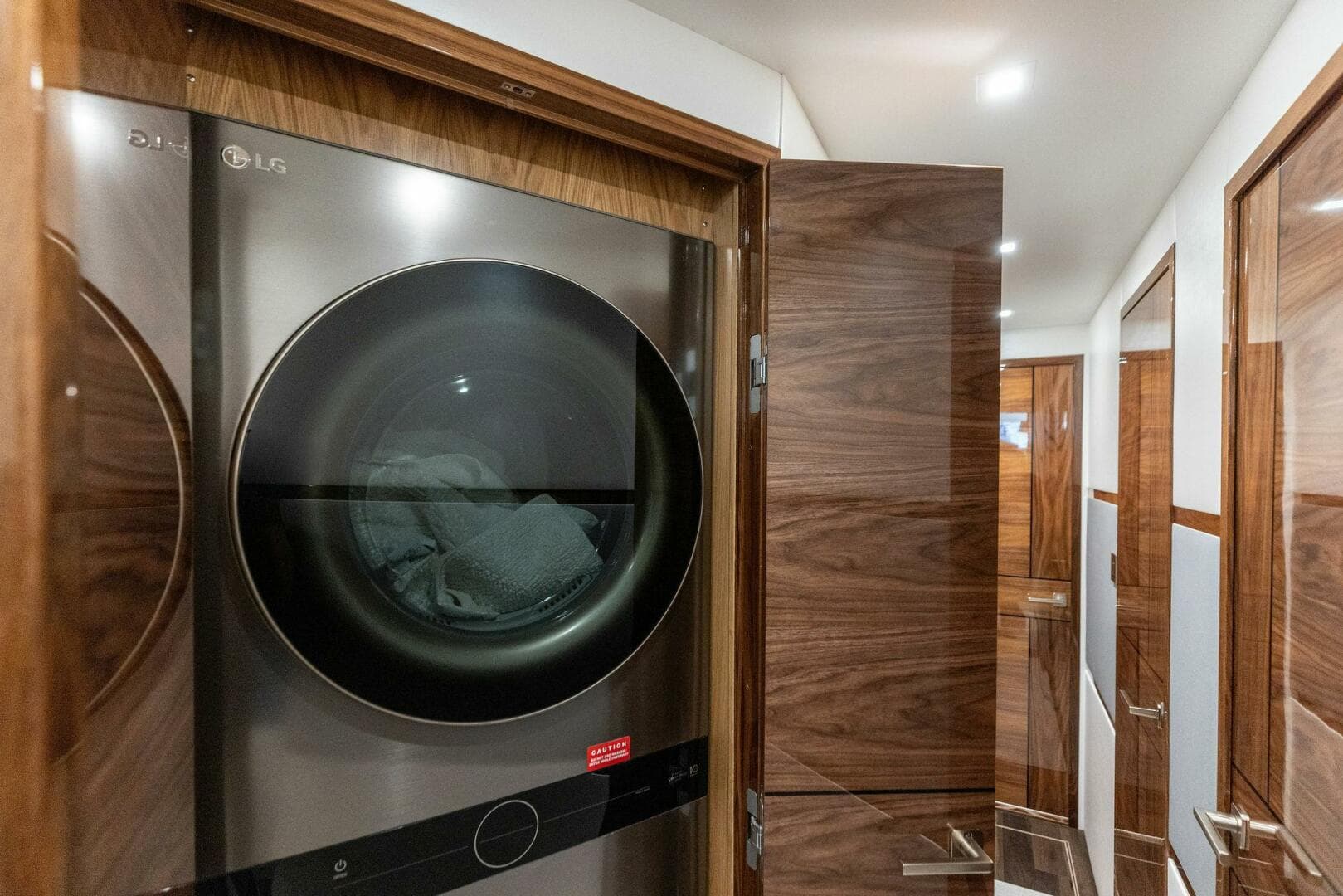 2026 Viking 82 Convertible — photo 86