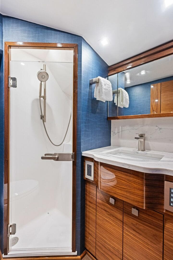 2026 Viking 82 Convertible — photo 93