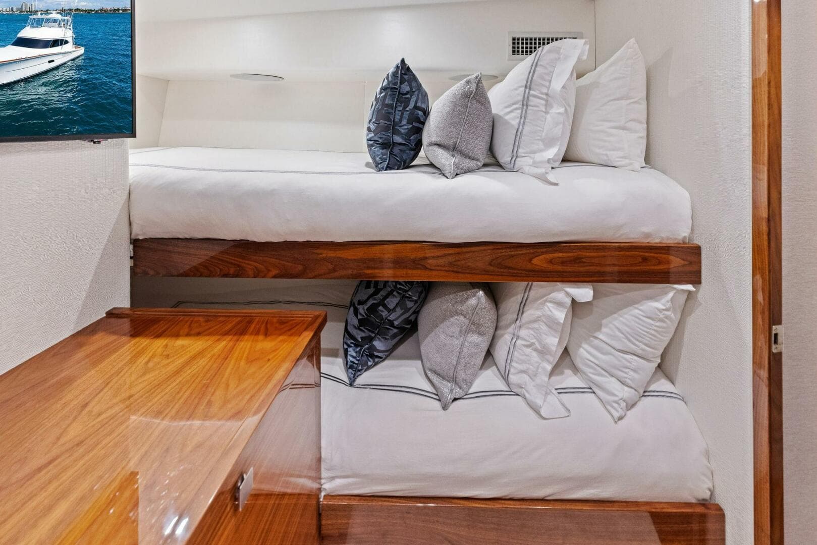 2026 Viking 82 Convertible — photo 67