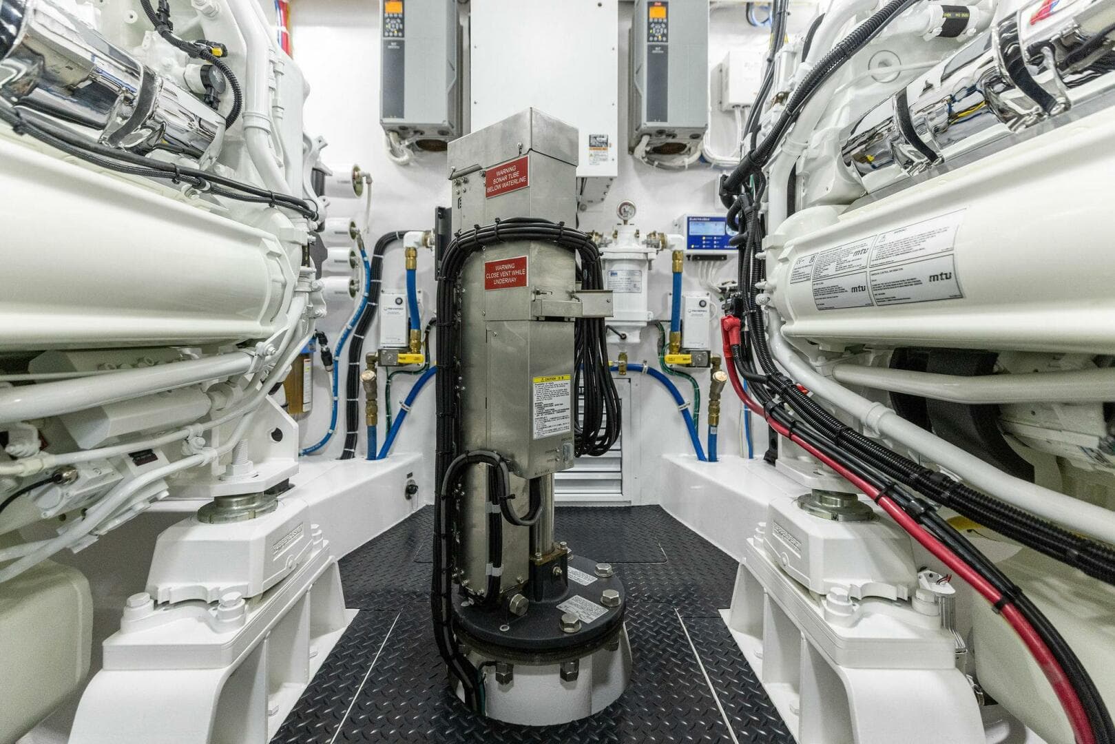 2026 Viking 82 Convertible — photo 146