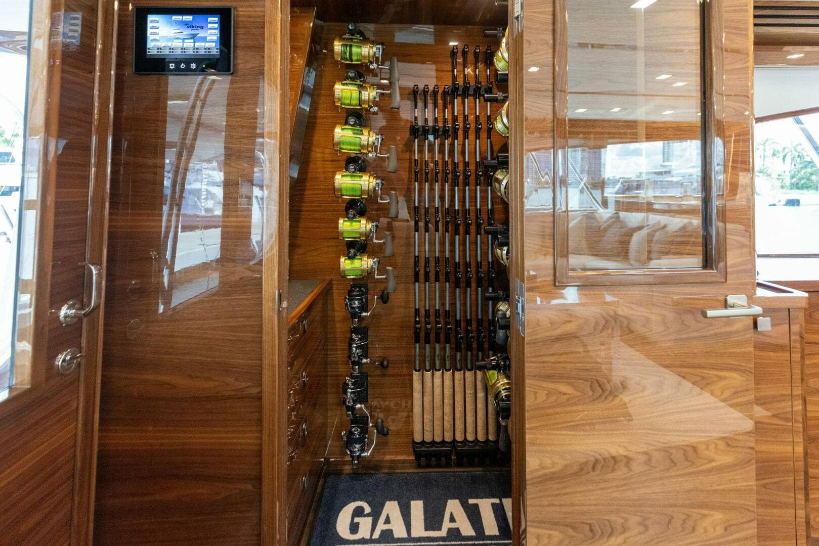 2026 Viking 82 Convertible — photo 36