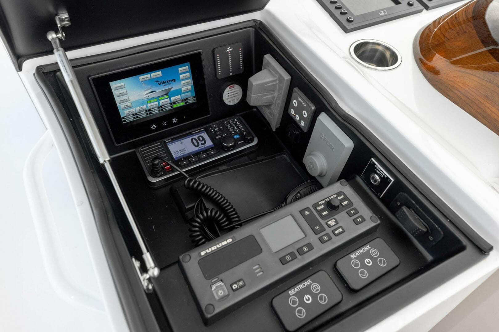 2026 Viking 82 Convertible — photo 104