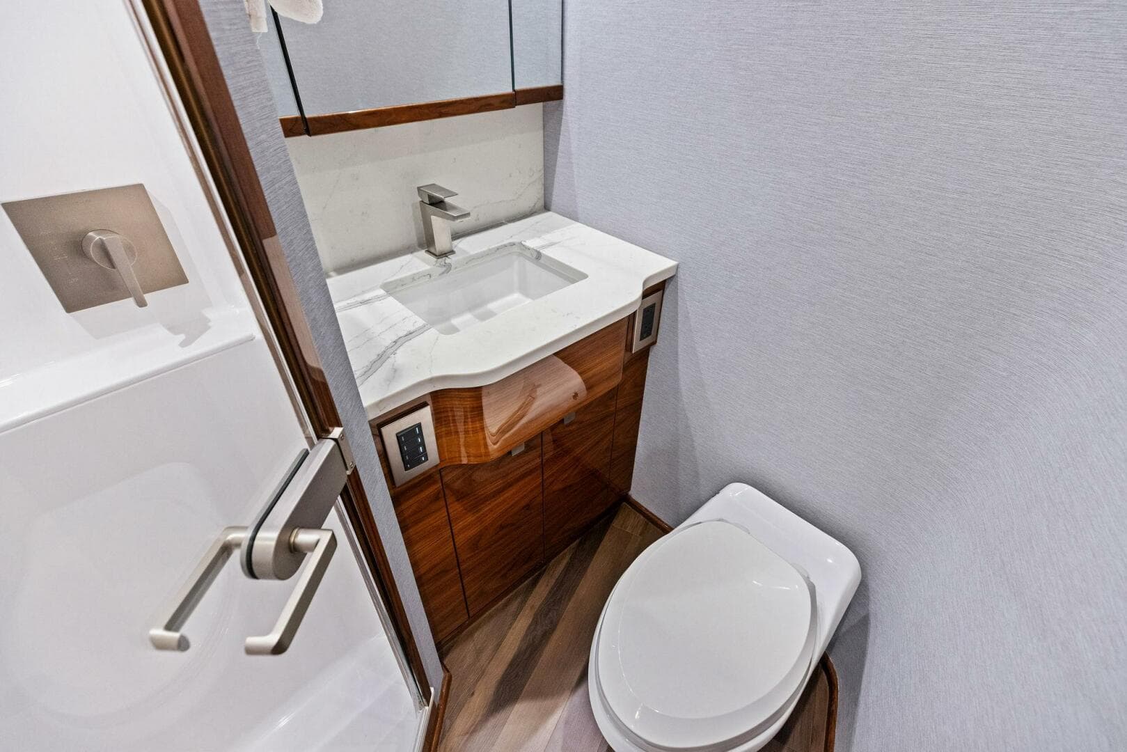 2026 Viking 82 Convertible — photo 71