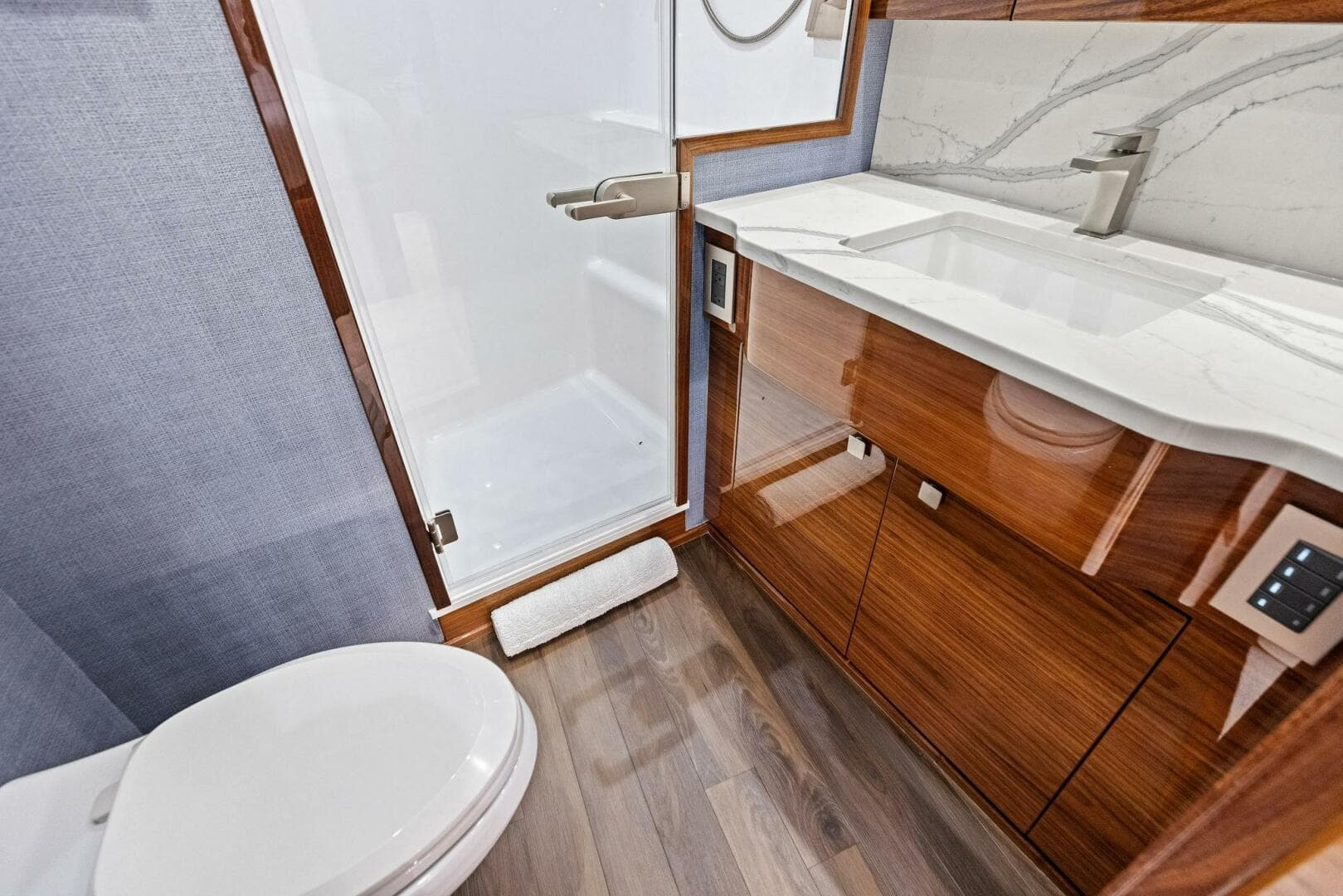 2026 Viking 82 Convertible — photo 60