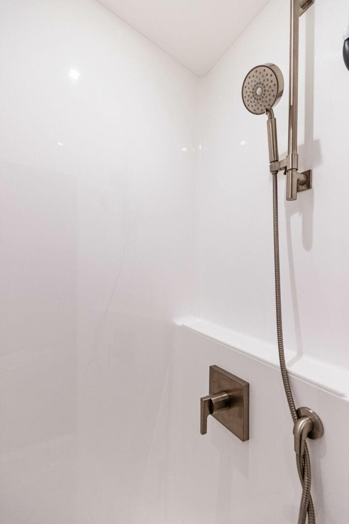 2026 Viking 82 Convertible — photo 84