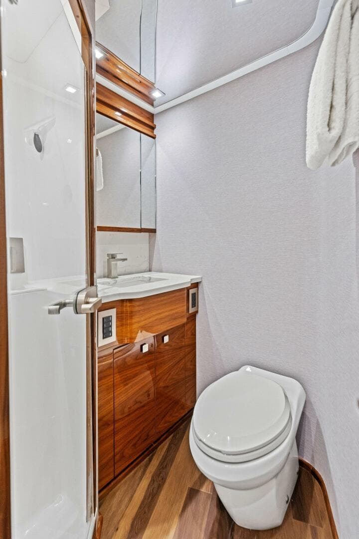 2026 Viking 82 Convertible — photo 69